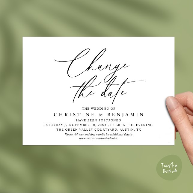 Convite Mudança de Data de Casamento com Elegância Posterg (Elegant Script Change the Date Wedding Postponement Invitation Card in Black and White)