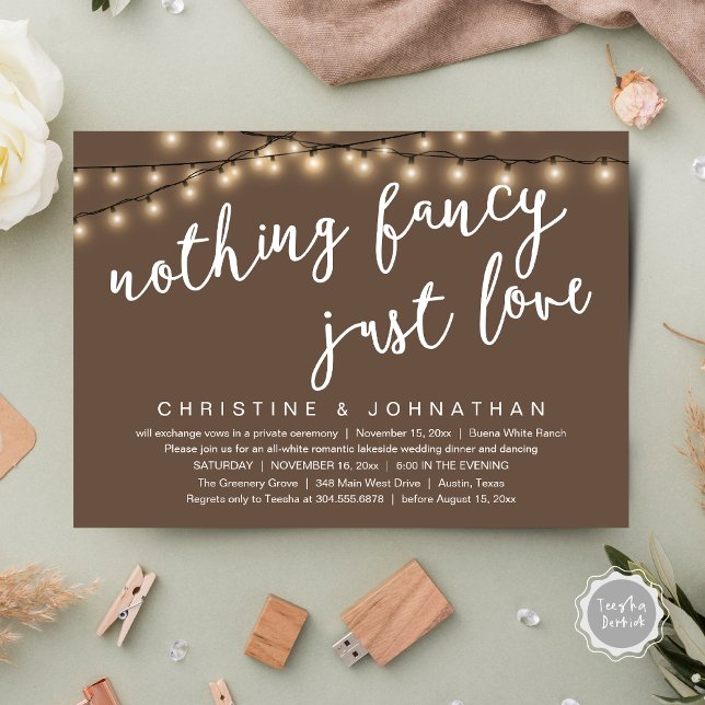 Convite Nada de Luxo, Apenas Amor Jantar de Casamento Rúst (Nothing Fancy, Just Love Rustic Wedding Dinner Invitation Card PDF String Lights Earthy Taupe Brown)