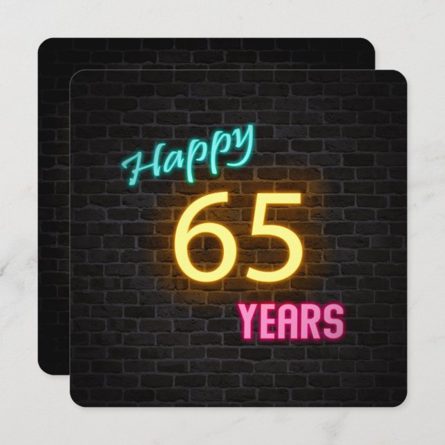 Convite Neon 65th Birthday Sign brilhando no tijolo (Frente/Verso)