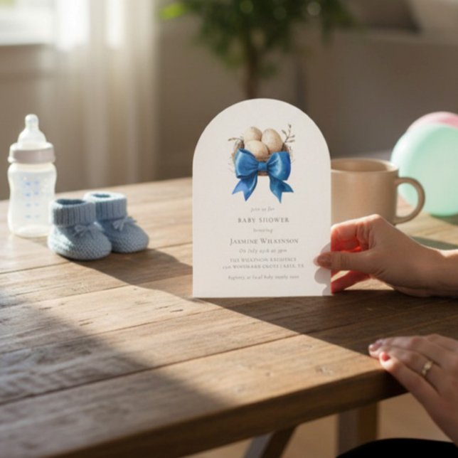 Convite Nesting Bird Blue Bow Baby Shower Invitation (Criador carregado)