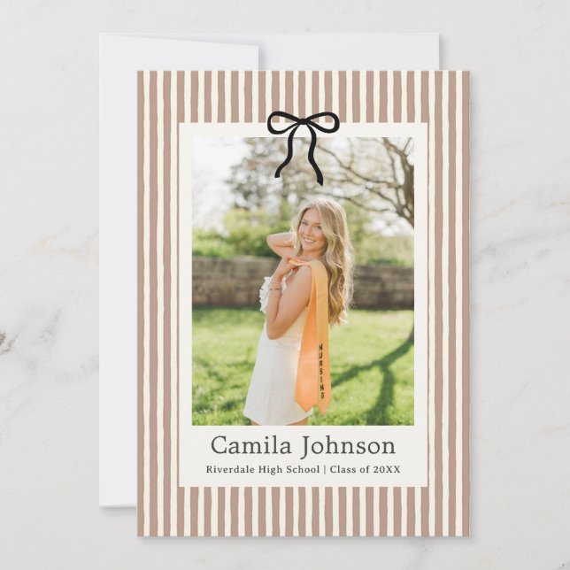Convite Neutral Striped Graduation Invitation (Frente)