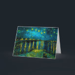 Convite Noite Estrelada de Van Gogh sobre o Ródano<br><div class="desc">Cartão com a pintura a óleo Noite Estrelada sobre o Ródano (1888) de Vincent van Gogh. Estrelas amarelas brilhantes decoram o céu noturno azul enquanto um casal passeia ao longo da margem de um rio em Arles. Um presente perfeito para fãs do Pós-Impressionismo e da arte holandesa.</div>