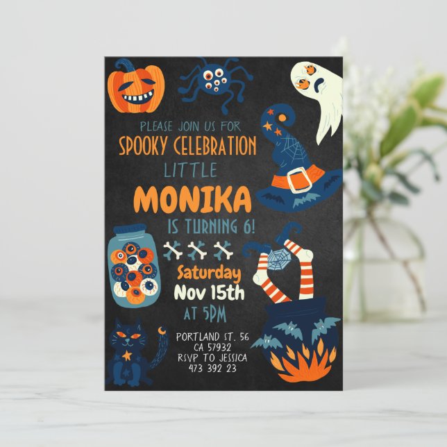 Convite Noivado da Bruxa Negra do Halloween Cauldron (Em pé/Frente)