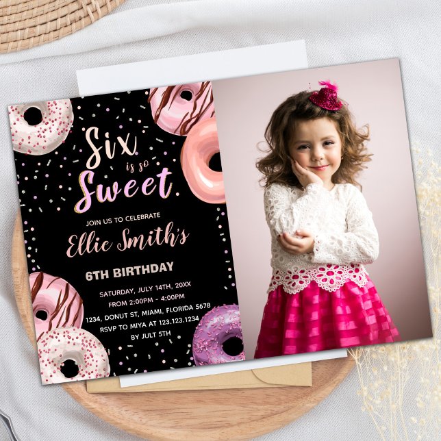 Convite Noivado de Seis Rosquinhas de Foto Rosa Negra Doce (Six Sweet Black Pink Photo Donut Birthday Invitation)