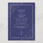 Convite Noivado Marinho dos cantos do Silver Glitter Confe<br><div class="desc">Este convite elegante e moderno para noivados de casamento é ideal para um evento clássico e formal. Ele apresenta um confete cinza prateado cintilante impresso falso esparramado nos cantos sobre uma borda fina de retângulo prateado com um fundo azul marinho. É chico, luxuoso, bonito, simples e de moda. o design...</div>