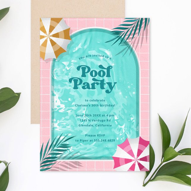 Convite Noivado rosa da Festa de Piscina de Verão de Prima (Pool party invitation featuring an arch-shaped swimming pool and pink pool tiles.)