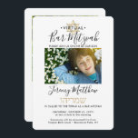 Convite Nome hebraico Bar virtual Mitzvah 2 Foto Dourada<br><div class="desc">Quer amigos e familiares estejam praticando distanciamento social ou simplesmente vivam longe, conectem-se com eles online com uma cerimônia virtual de mitzvah e comemoração de drive-by. Este na moda moderno convite permite compartilhar 2 fotos e convidar convidados para um evento on-line de longa distância via transmissão em direto. Todo texto...</div>