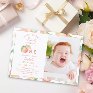 Convite Nosso Pêssego Doce É Uma Foto De Bebê De Aniversár