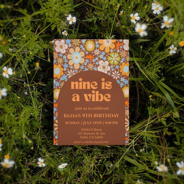 Convite Nove é uma Vibe Retro Groovy Flowers 9º aniversári (Criador carregado)