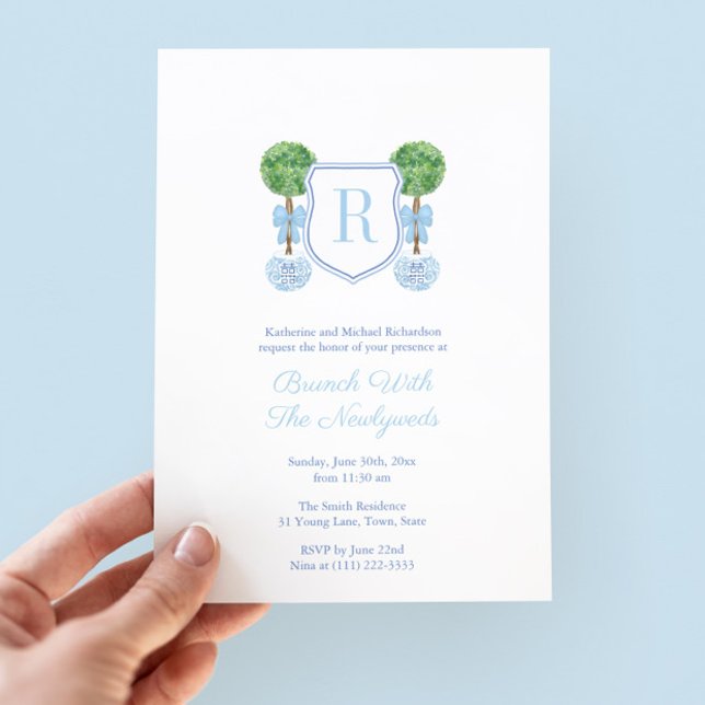 Convite Novo Monograma Topiário EleganteWeds Brunch Party (Sophisticated monogram newlyweds brunch invitation with boxwood topiary and powder blue bow)