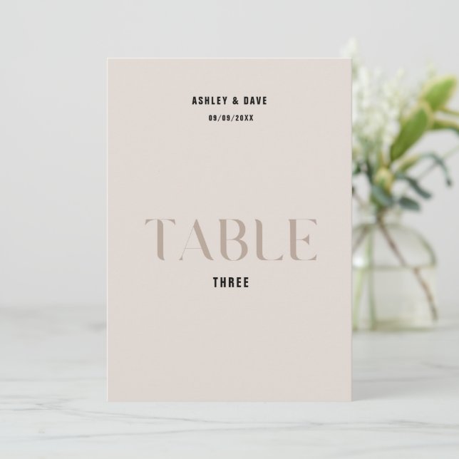 Convite Número da Mesa de Casamento Bege Bold Tabela 3 (Em pé/Frente)