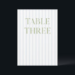 Convite Número da Tabela de Casamento Verde e Azul do Sage<br><div class="desc">Este elegante número de tabela apresenta um fundo listrado de cor azul suave com tipografia de serifpografia verde-sábio refinada e acentos sutis de script. Projetado para casamentos de jardim, recepções refinadas e comemorações ao ar livre de eternos. Coordena-se com a Coleção de Convite de Casamento "Iris" — clique no link...</div>