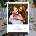 Convite Número Da Tabela De Fotografias De Script Elegante<br><div class="desc">Estas cinzas elegantes e os números de mesas de fotos de frente dupla com script de assinatura branca são perfeitos para todas as celebrações. Projetado por Thisnotme©</div>