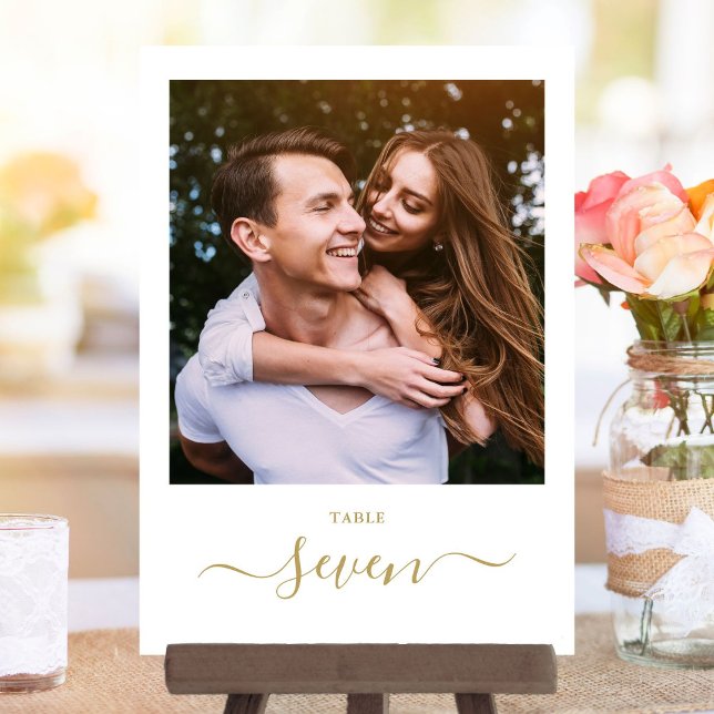 Convite Número de Mesa de Foto com Letra Elegante Dourada (Gold Elegant Script Photo Table Number)