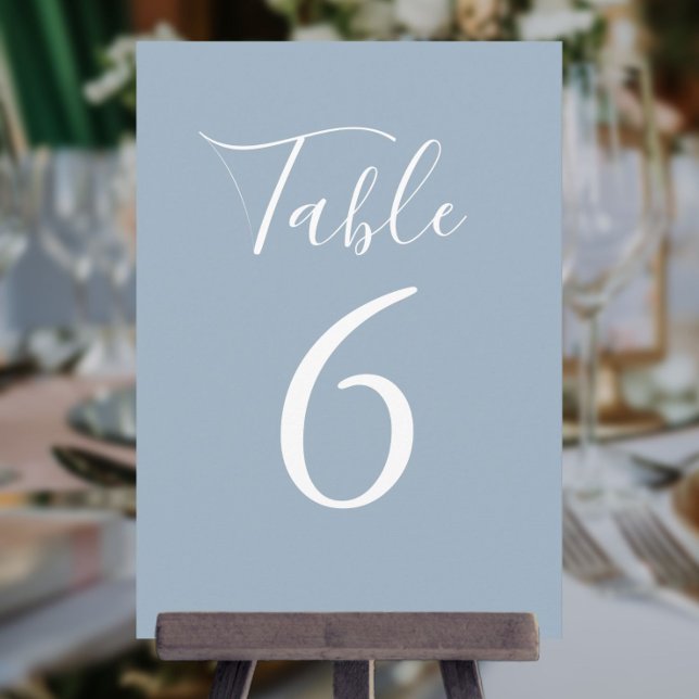 Convite Número de Mesa Simples em Script Chic Azul Empoeir (Simple Dusty Blue Chic Script Table Number)