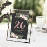 Convite Numero de Tabelas de Casamento Floral Cor-de-Rosa<br><div class="desc">Nossa carteira de números florais de boho vintage apresenta um arranjo floral moderno de rosas românticos, flores de peônia e anêmonas, verde e sopros boêmicos rústicos em tons ricos de rosa poeirento, rosa mauve, cassis, branco cremoso, verde-musgo, cinzas e ouro em uma cinza escura/cor de fundo preto. Um esquema de...</div>