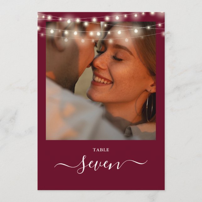 Convite Números de Mesa com Foto de Luzes de Corda Burgund (Frente)