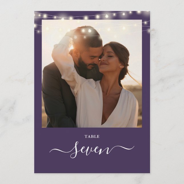 Convite Números de Mesa com Foto de Luzes de Corda Roxas (Frente)