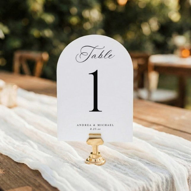 Convite Números de Mesa de Casamento Clássicos Elegantes 5 (Arch 5x7 wedding table numbers in black and white with elegant calligraphy)
