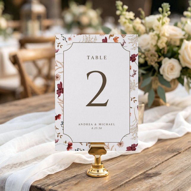 Convite Números de Mesa de Casamento Elegantes de Flores S (Fall wedding table number with elegant frame and burgundy watercolor wildflower border)