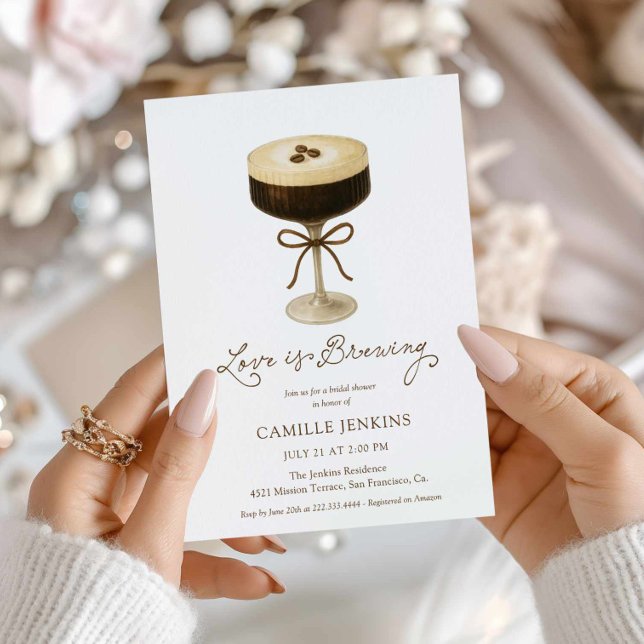 Convite O amor é criar Chá de panela Martini (Love is Brewing Coffee Martini Bridal Shower Invite)