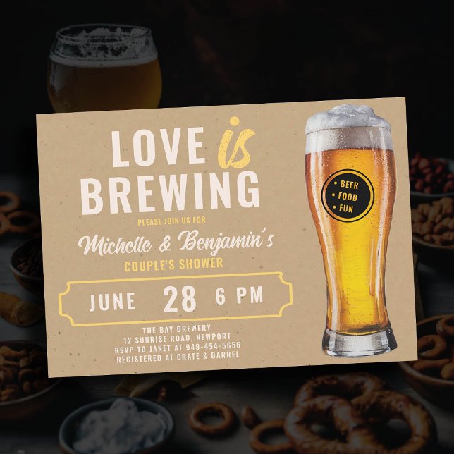 Convite O amor é criar o Chá do tema da cerveja (love is brewing beer couples shower invitation brewery party)