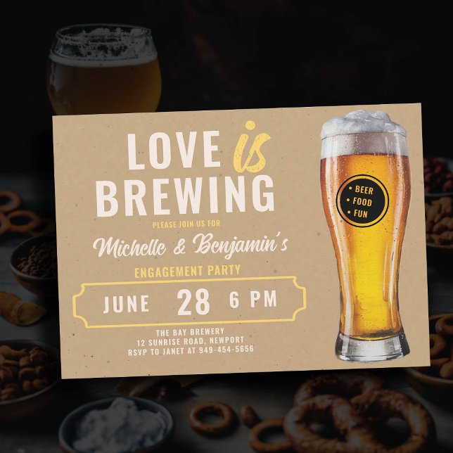Convite O amor é o Noivado da cerveja Kraft. (love is brewing beer engagement party invitation brewery party rustic kraft paper)