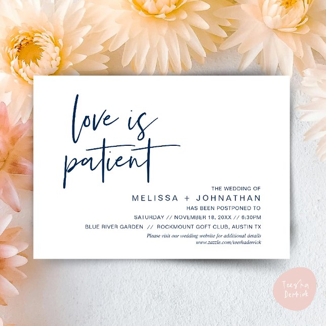 Convite O amor é paciente, muda a nossa data de casamento (Minimalist, Love is patient, Romantic Wedding Change the new date card PDF in navy Blue)