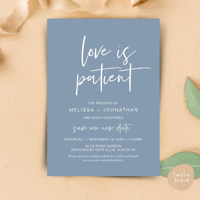 Convite O amor é paciente, Mudar Nova Data de Casamento (Minimalist, Love is patient, Romantic Wedding Change the new date card PDF in Dusty Blue)