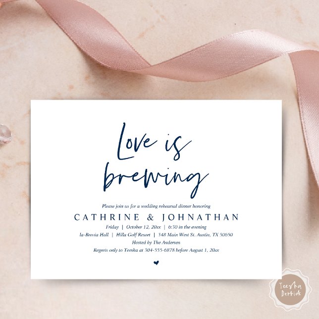 Convite O amor está se formando, Janto de ensaio de casame (Love is Brewing, Wedding Rehearsal Invitation Card, pdf, Beer Wine Party, in Navy Blue)