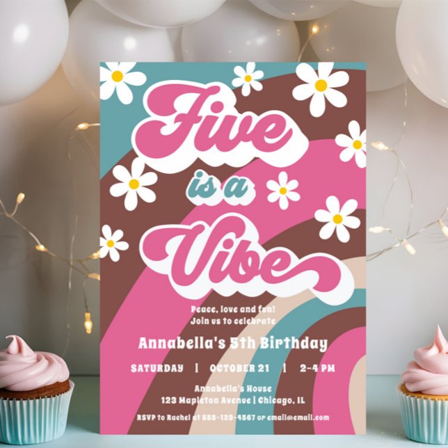 Convite O entalhe retroativo CINCO é uma festa de aniversá (Criador carregado)