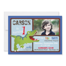 O primeiro aniversário do dinossauro verde de