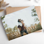 Convite O script H Modern 2 Foto Salva a Data<br><div class="desc">Coloque seus hóspedes no humor para o seu casamento com a sua & chic moderna O Script H Modern 2 Duas Foto e caligrafia salve o convite de data. horizontal / paisagem na orientação.</div>