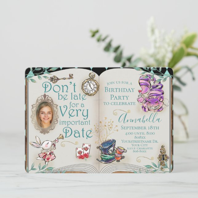 Convite O tema "Alice no País das Maravilhas" (Em pé/Frente)