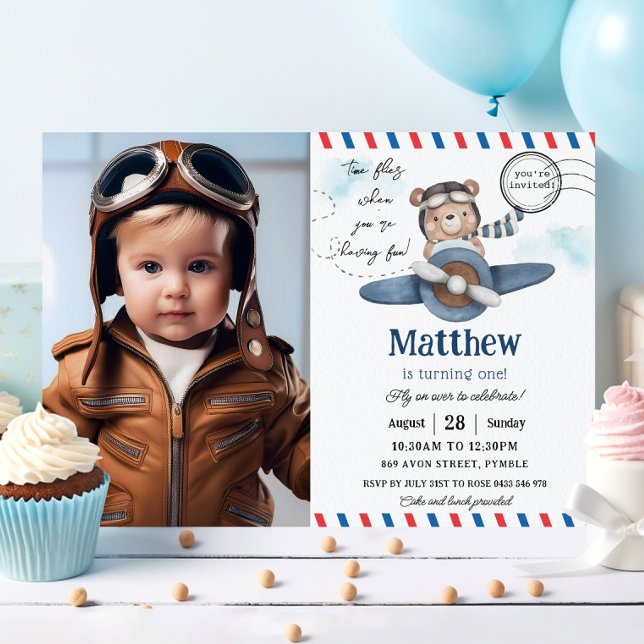 Convite O Tempo do Avião do Urso Bonito Voa Uma Foto De pr (teddy bear riding a blue plane adventure time flies turning one 1st birthday picture invitation  )