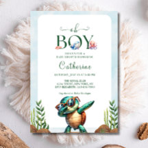 Oh Menino Sob O Chá de fraldas Da Tartaruga Do Mar