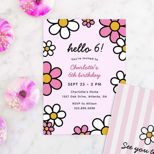Convite Olá, Cutie Cartoon Daisies, Festa de aniversário R (Hello Cutie cartoon daisies birthday party invitation template in pink, white, and yellow)