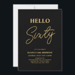 Convite Olá, Sessenta | Dourado e preto 60.a Festa de aniv<br><div class="desc">Convide seus convidados com este convite de aniversário de 60 anos para na moda. Este design apresenta um script moderno "Hello Sexty" no tema preto e dourado. Você pode personalizar todo o texto. Os suprimentos de festa correspondentes estão disponíveis no meu compro BaraBomDesign.</div>
