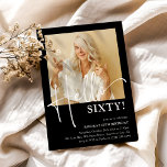 Convite Olá, SEXTA! Festa de aniversário mínima 60<br><div class="desc">Torne o aniversário de 60 anos do seu amado uma celebração inesquecível com nosso convite de festas de design mínimo da Hello SEXTY. Com apenas alguns cliques, você pode adicionar a foto deles, personalizar o modelo para os detalhes do evento e criar um convite para uma festa que é garantida...</div>