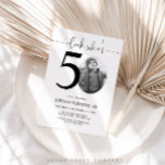 Convite Olha quem tem 50 anos | Foto 50th Birthday Invite<br><div class="desc">Celebre seu aniversário de 50 anos com estilo de eterno usando este convite de 50 pessoas! Apresentando uma design moderna e elegante, esse convite é perfeito para quem prefere a simplicidade com um toque de elegância. Totalmente personalizável, você pode adicionar facilmente os detalhes do seu partido para criar um convite...</div>