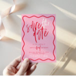 Convite Onda Vermelha E Rosa Salva A Data<br><div class="desc">Isto é rosa moderno e vermelho salvar a data com uma letra de caligrafia em negrito e retângulo ondulado. Edite TODAS as cores e a maioria dos textos* ("salvar a data", "e", "convite formal a seguir" não são editáveis // Para itens correspondentes, visite a coleção "DELILAH" na loja Sinceramente by...</div>