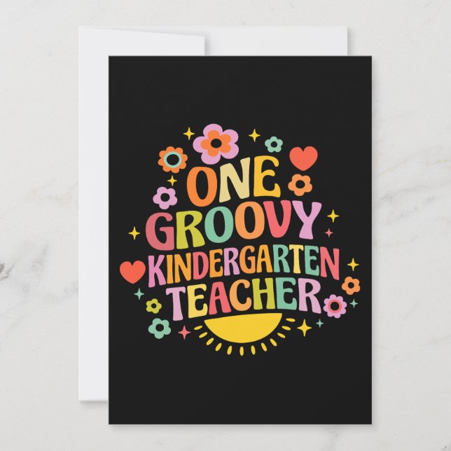 Convite One groovy kindergarten teacher (Frente)