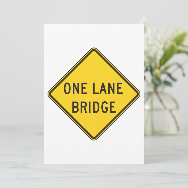 Convite One Lane Bridge Road Sign Yellow (Em pé/Frente)