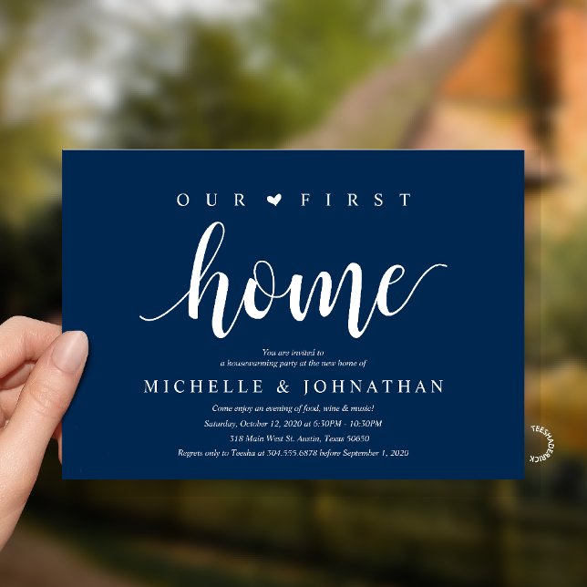 Convite Our First Home Modern Rustic Housewarming party (Our First Home Housewarming party Invitation Card in Navy Blue)