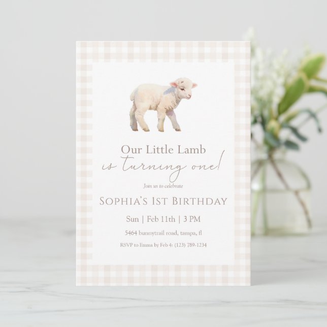 Convite Our Little Lamb Birthday Neutral Gingham (Em pé/Frente)