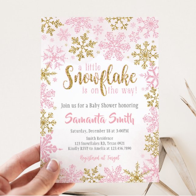 Convite Ouro Rosa Um Pouquinho de Flocos de Neve está a ca (A Little Snowflake Baby Shower Invitation)