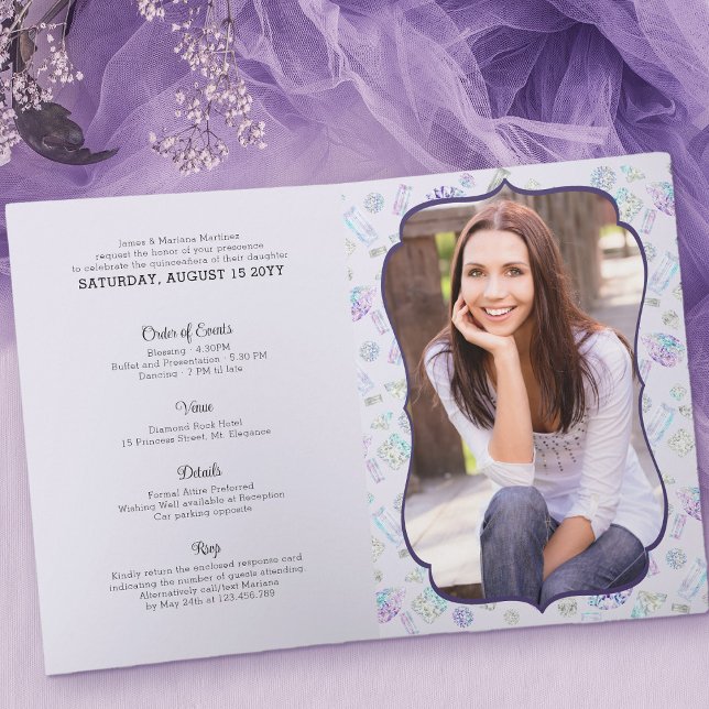 Convite Ouros Elegantes Princesa Quinceanera Foto Dobrada (Formal quinceanera invitation with a photo of the quince and plenty of room for all the deets)