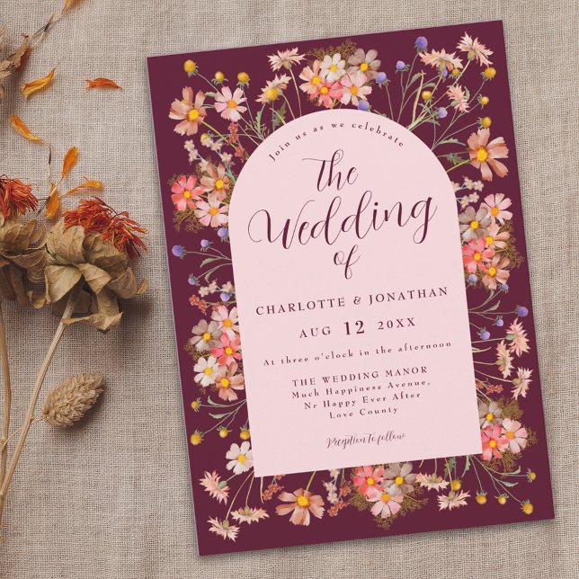 Convite Outono de Flor Silvestre em Borgonha e Rosa Bege C (Wildflower floral arch burgundy & blush pink Wedding invitation Modern elegant script boho flowers)