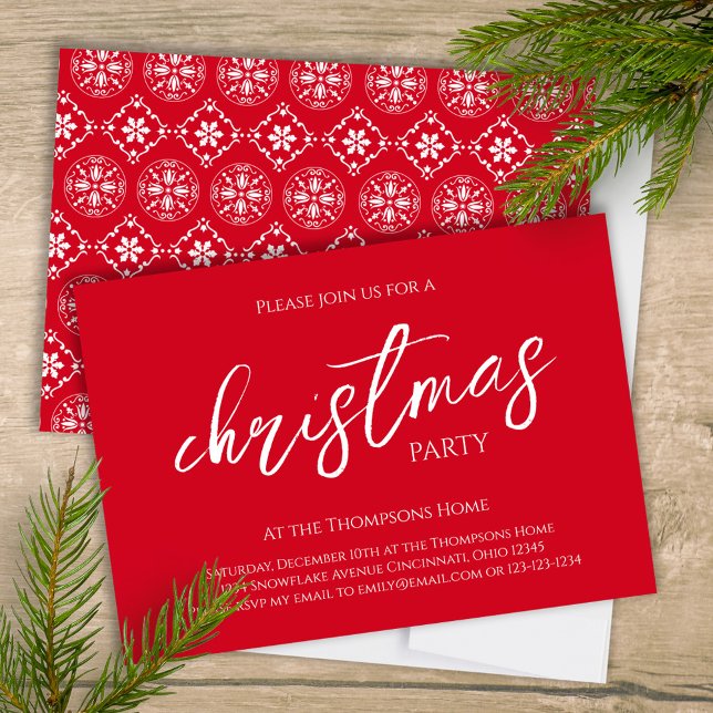 Convite Padrão do Floco de Neve Vermelho do Script de Cali (Christmas holiday party red and white snowflake pattern and stylish calligraphy invitation. )