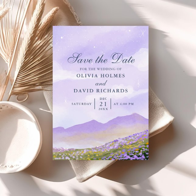 Convite Paisagem do Céu Noturno Lilás Salvar a Data (Lilac Night Sky Landscape Save the Date Invitation on a neutral boho wedding table.)